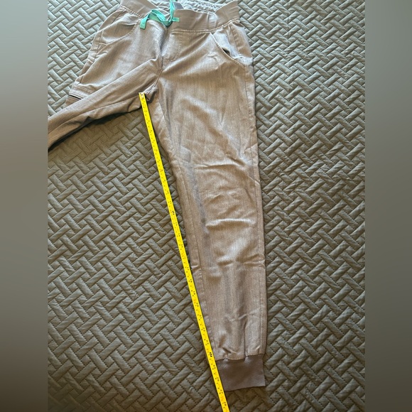 FIGS Graphite Scrub Set - Picture 2 of 2